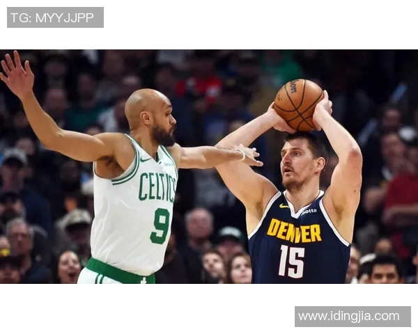 掘金与凯尔特人激战正酣解说员带你领略精彩瞬间