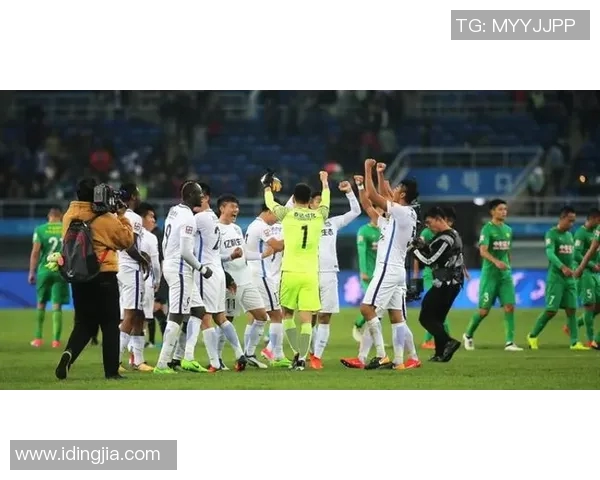 鲁能与恒大20轮激战回顾球迷心中的经典对决与精彩瞬间 鲁能与恒大20轮激战回顾球迷心中的经典对决与精彩瞬间